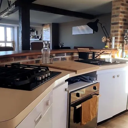 Duplex Atypique Dans La Cite Medievale *