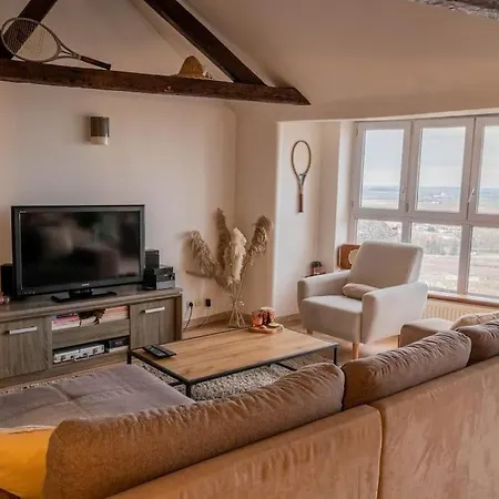 Duplex Atypique Dans La Cite Medievale 랑