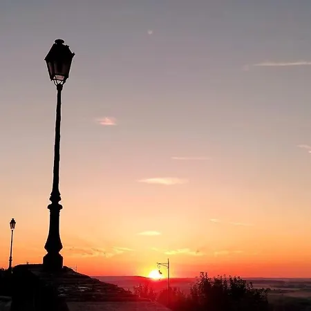 Duplex Atypique Dans La Cite Medievale 아파트 *