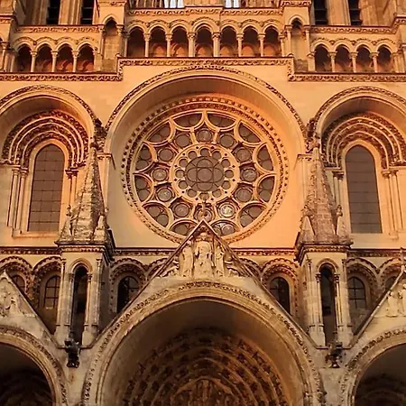 Duplex Atypique Dans La Cite Medievale *