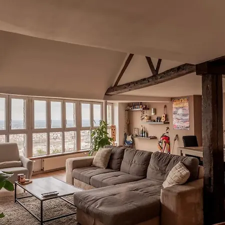 Duplex Atypique Dans La Cite Medievale