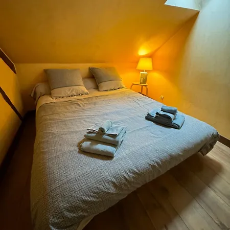 아파트 Duplex Atypique Dans La Cite Medievale 랑